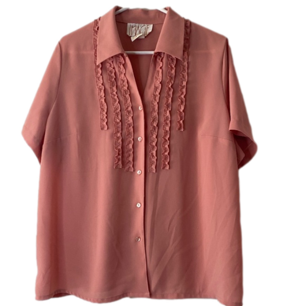 𝅺🍁price DROP🍁 Vintage pink ruffle front blouse size 18 W 100% Polyester